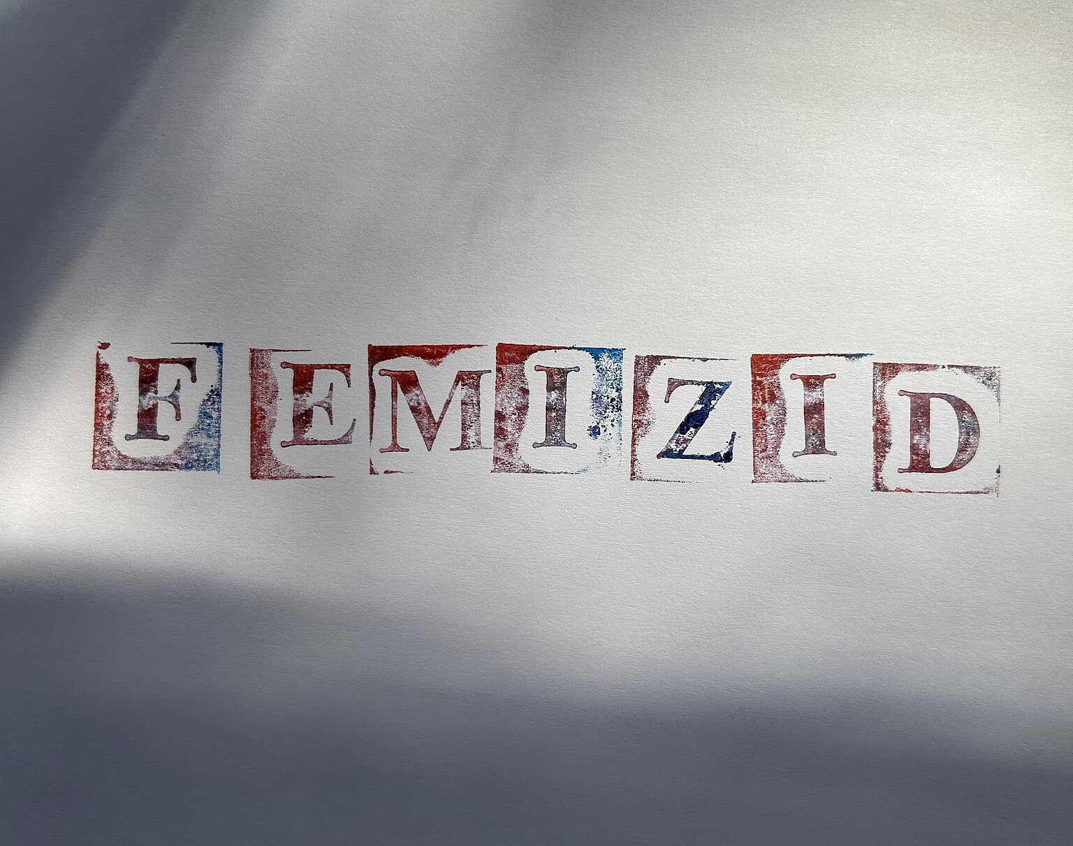  – Eine Initiative aus Investigativjournalistinnen hat einen Leitfaden herausgegeben, wie Medien mit dem Thema Femizid umgehen können. (Bild: journalist)