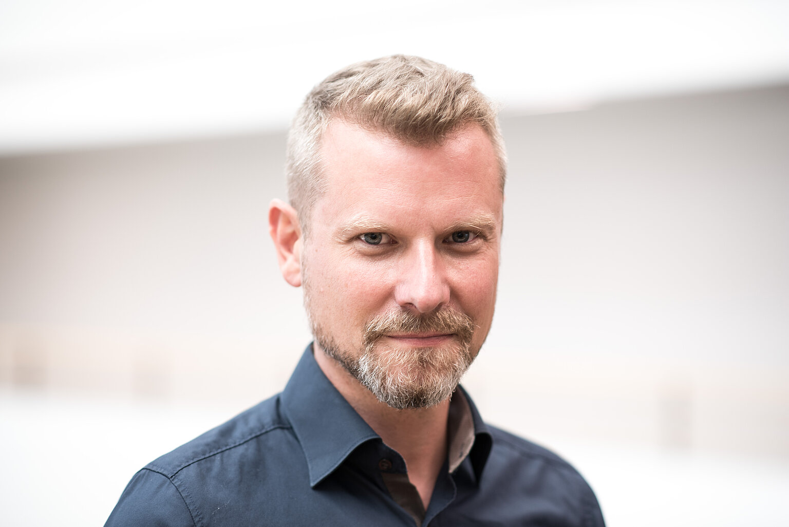 Christian Stöcker (Foto: Maxim Sergienko) Christian Stöcker: "Ich brauche kein Gerät, das Texte schreibt, das mache ich lieber selbst." (Foto: Maxim Sergienko)) – Christian Stöcker: "Ich brauche kein Gerät, das Texte schreibt, das mache ich lieber selbst." (Foto: Maxim Sergienko))