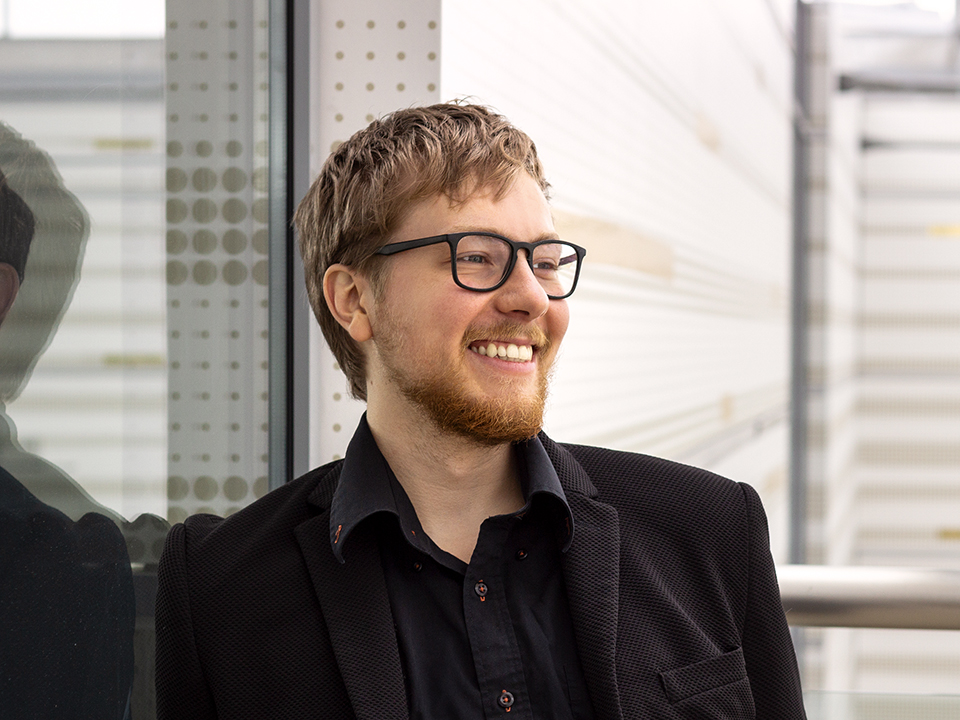 – "Wir schauen, wo es am meisten brennt, und berichten dann gezielt darüber", sagt Volksverpetzer-Chef Thomas Laschyk (Foto: Ylva Bintakies)