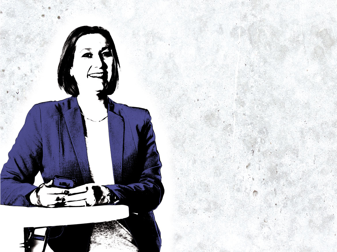 – Julia Bönisch sagt: "Ich stehe für Veränderung, für Digitalisierung, für einen Generationswechsel, der auch Frauen an die Spitze bringt." (Foto: Bettina Theisinger, Montage: journalist)