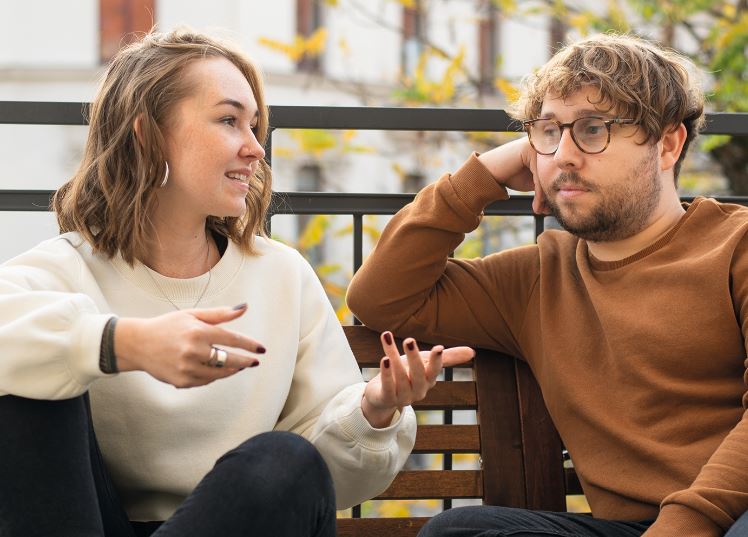  – "Höchste Zeit, dass wir wieder sprechen." Der journalist-Podcast mit Annkathrin Weis und Luca Schmitt-Walz geht in Staffel 2. (Foto: Kurt Sauer)