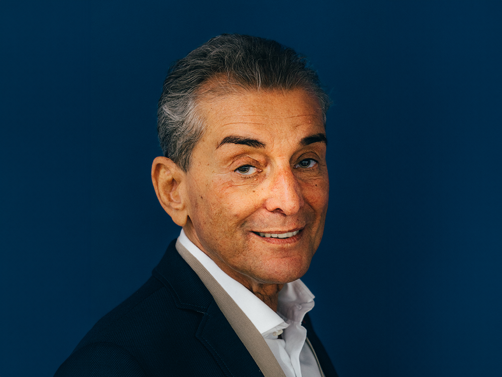 Herr Friedman, sollte man mit Rechtsextremen sprechen? „Ich bin hin und hergerissen, im Zweifel also gegen das Gespräch.“ (Foto: Hannes Jung für journalist) – Herr Friedman, sollte man mit Rechtsextremen sprechen? „Ich bin hin und hergerissen, im Zweifel also gegen das Gespräch.“ (Foto: Hannes Jung für journalist)